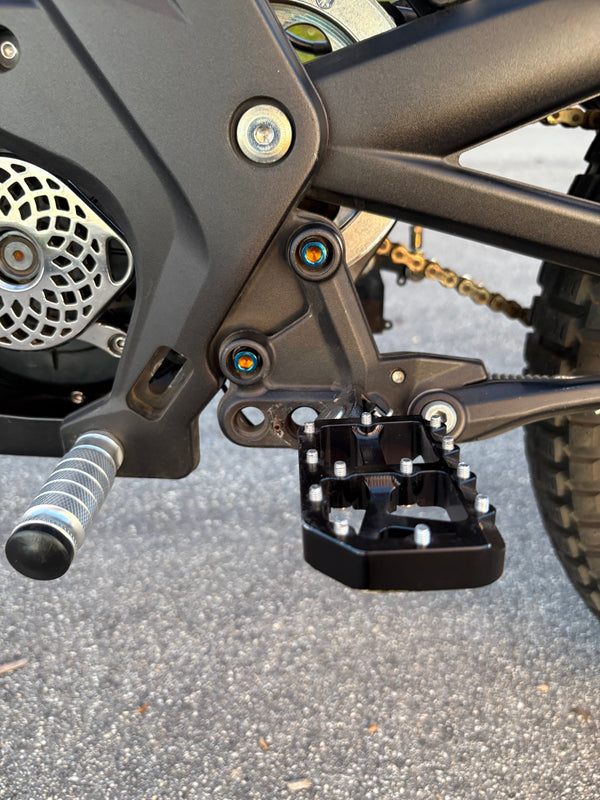 Titanium Peg Mount bolts